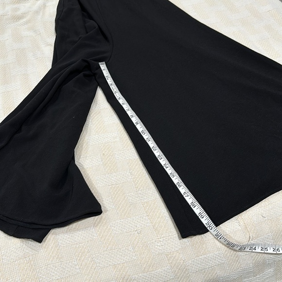 URBAN OUTFITTERS V-Neck Cross Back Cropped Wide Leg Jumpsuit Neutral Bla… - Picture 13 of 14